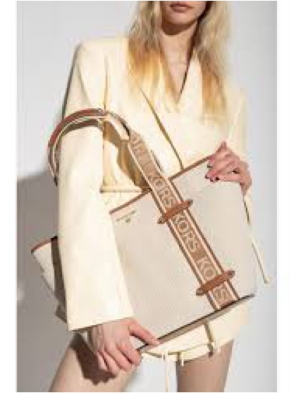 NWT MICHAEL KORS Maeve Large Open Top Tote Beige Canvas with Logo Strap Tote